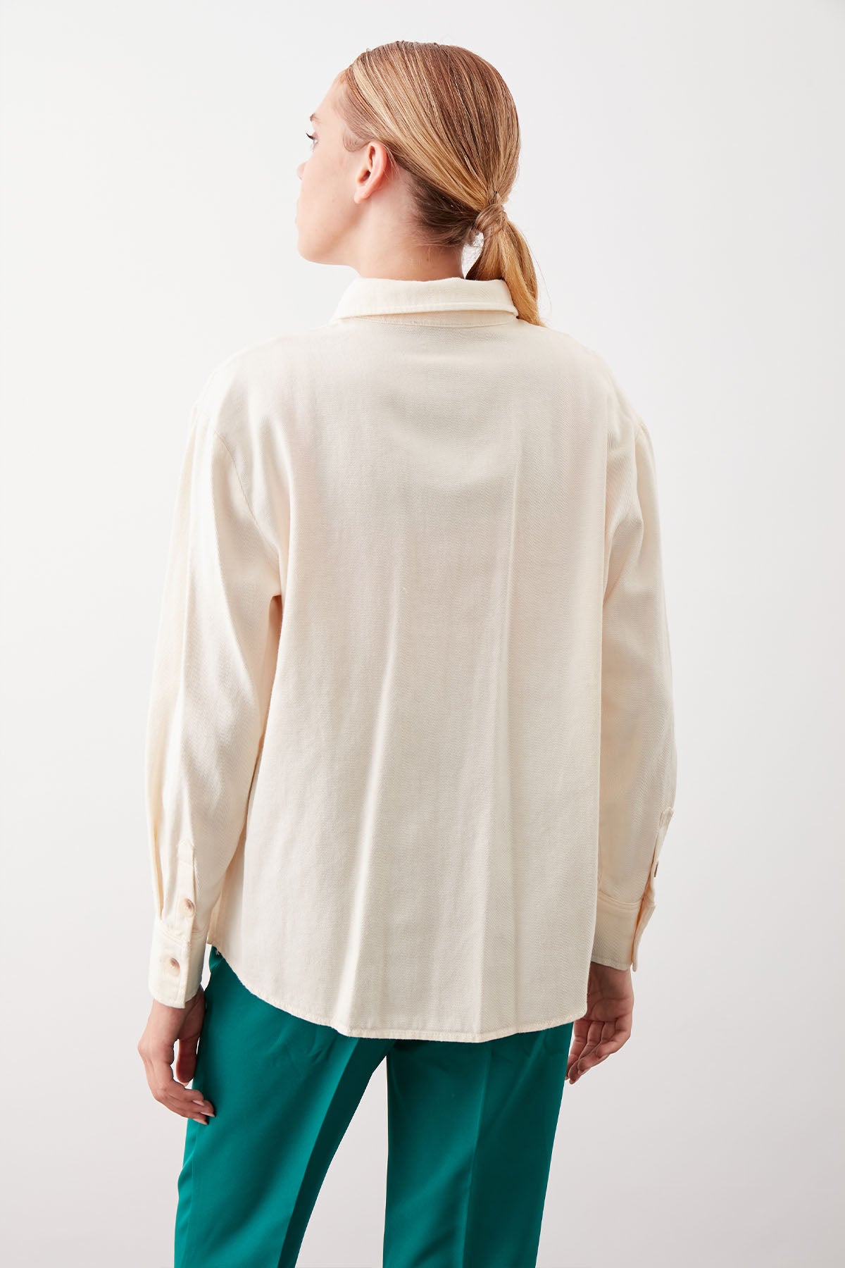 LOOSE SHIRT WITH FRONT BUTTON