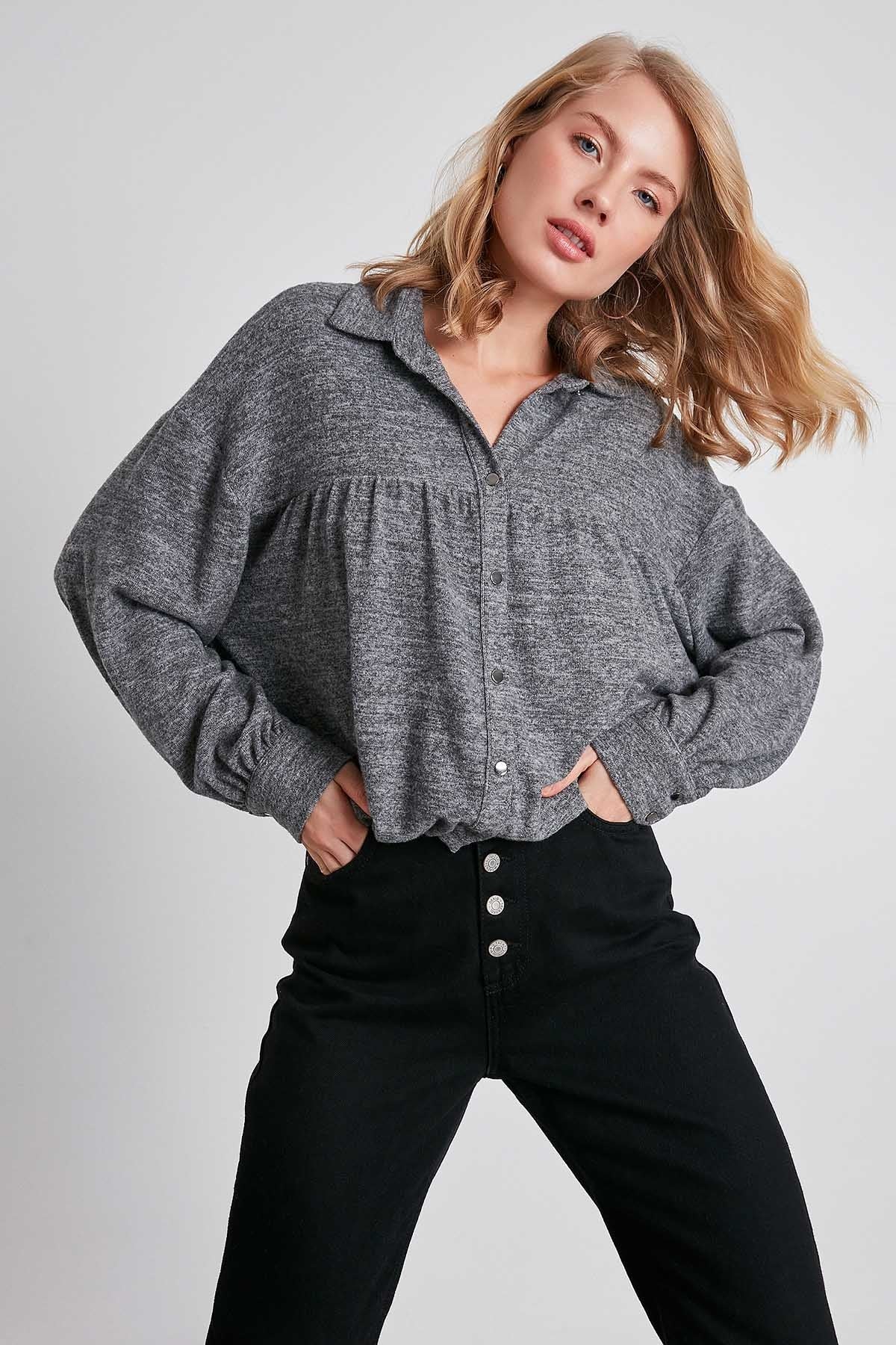 FRONT BUTTONED WITH COLLAR KNITTED BLOUSE