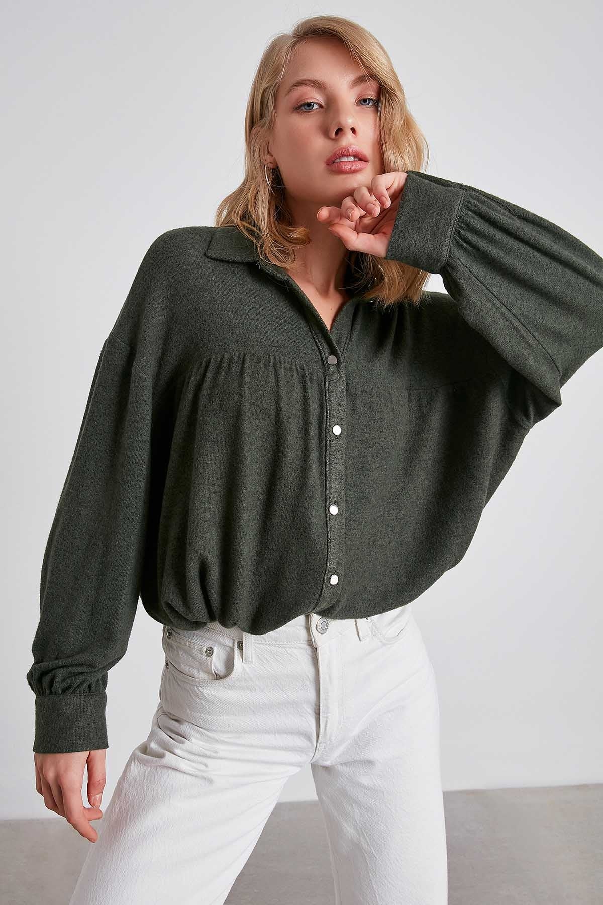 FRONT BUTTONED WITH COLLAR KNITTED BLOUSE