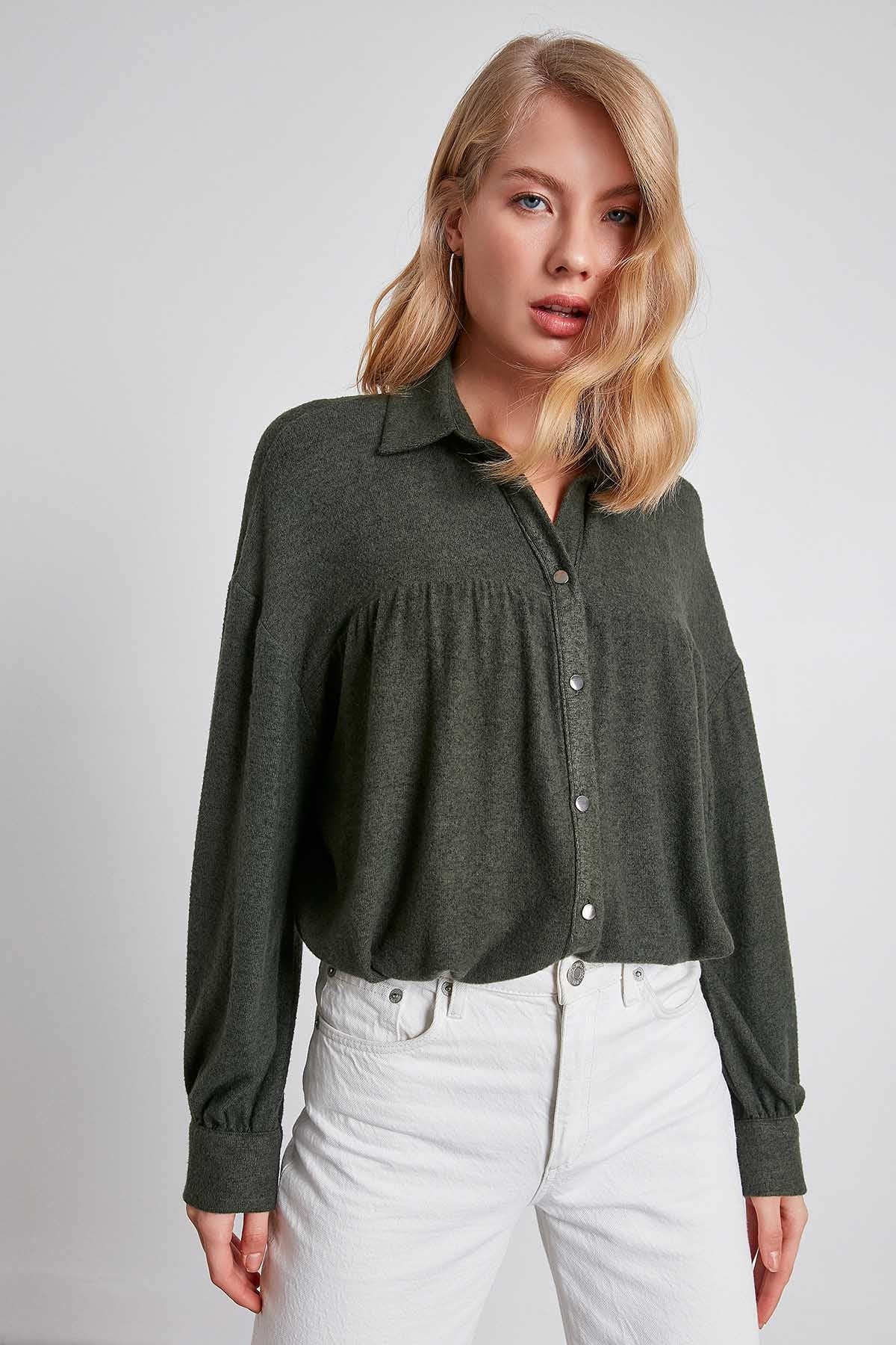 FRONT BUTTONED WITH COLLAR KNITTED BLOUSE