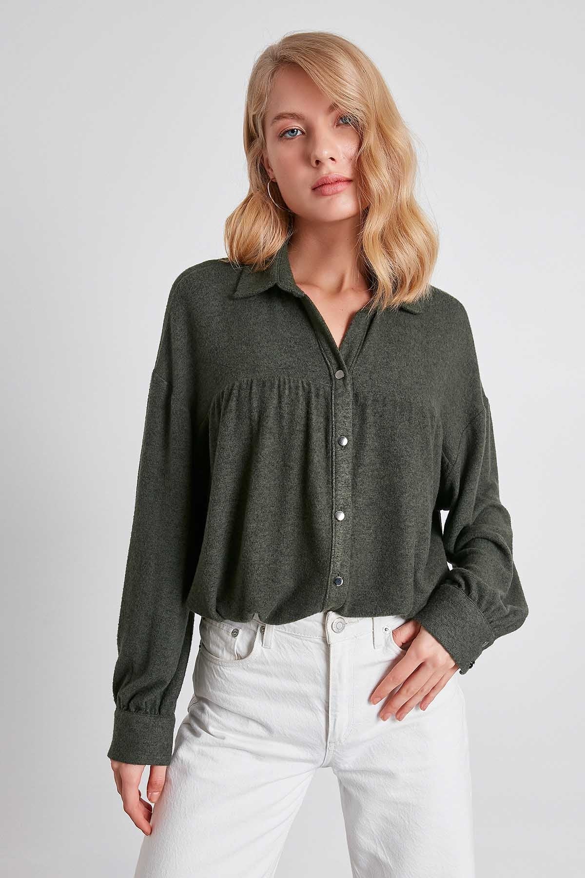 FRONT BUTTONED WITH COLLAR KNITTED BLOUSE