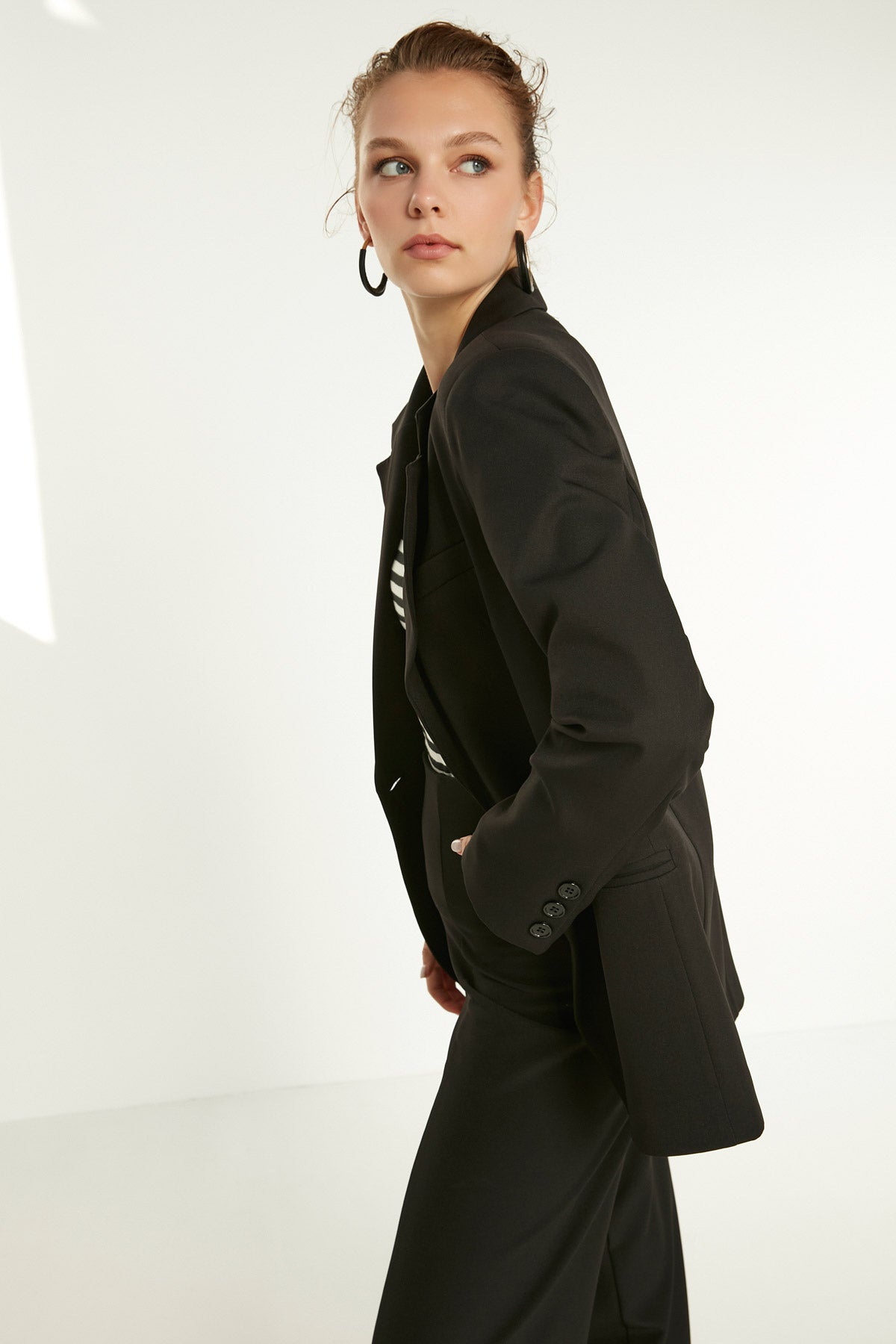 ONE BUTTON UP FRONT BLAZER JACKET