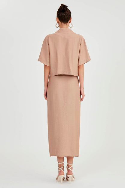 FRONT-SPLIT MIDI HEIGHT SKIRT