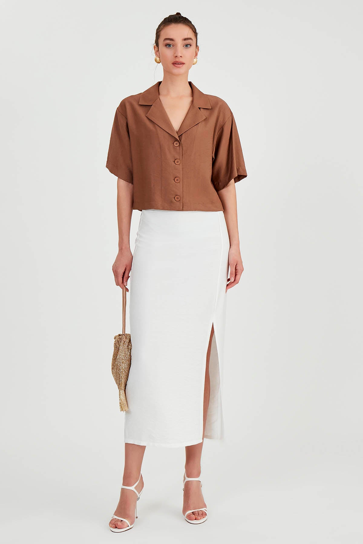 FRONT-SPLIT MIDI HEIGHT SKIRT