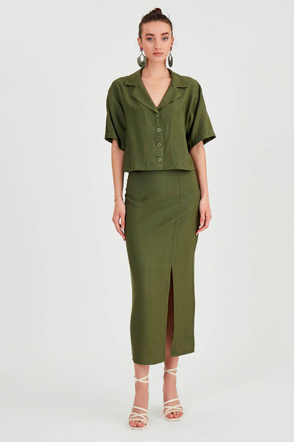 FRONT-SPLIT MIDI HEIGHT SKIRT