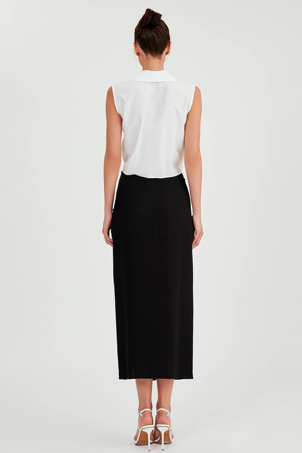 FRONT-SPLIT MIDI HEIGHT SKIRT