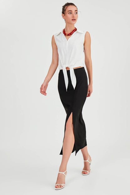 FRONT-SPLIT MIDI HEIGHT SKIRT