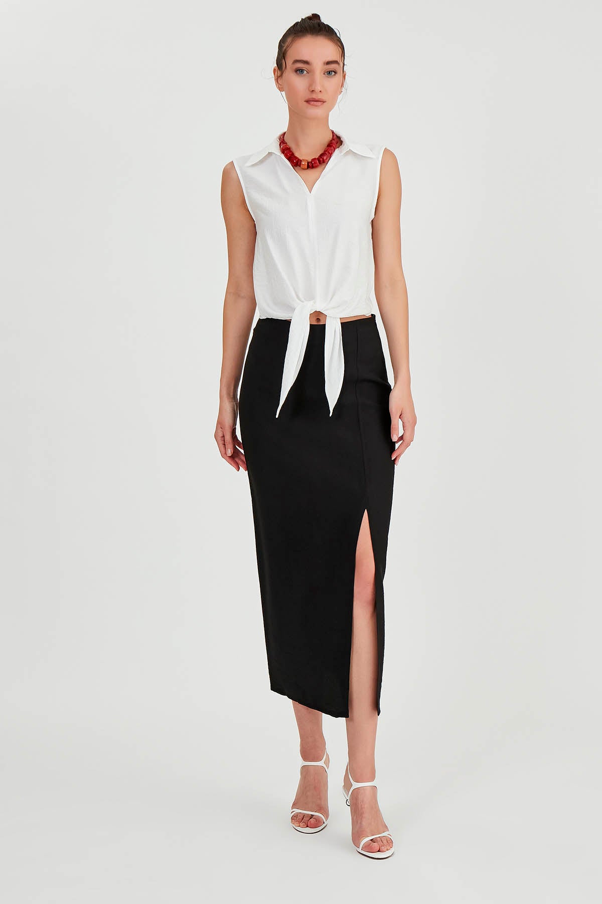 FRONT-SPLIT MIDI HEIGHT SKIRT
