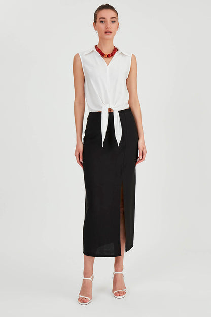 FRONT-SPLIT MIDI HEIGHT SKIRT