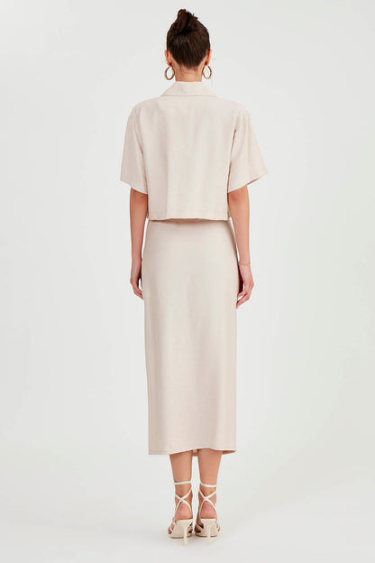 FRONT-SPLIT MIDI HEIGHT SKIRT