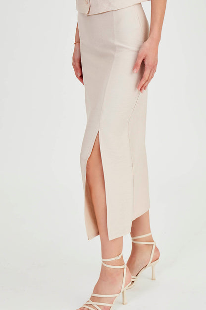 FRONT-SPLIT MIDI HEIGHT SKIRT