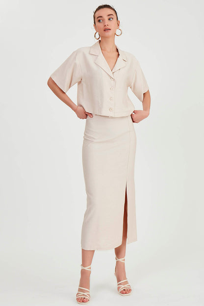 FRONT-SPLIT MIDI HEIGHT SKIRT
