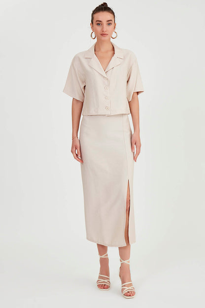 FRONT-SPLIT MIDI HEIGHT SKIRT