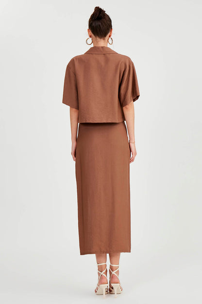 FRONT-SPLIT MIDI HEIGHT SKIRT