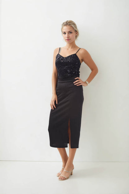 FRONT-SPLIT MIDI HEIGHT SKIRT