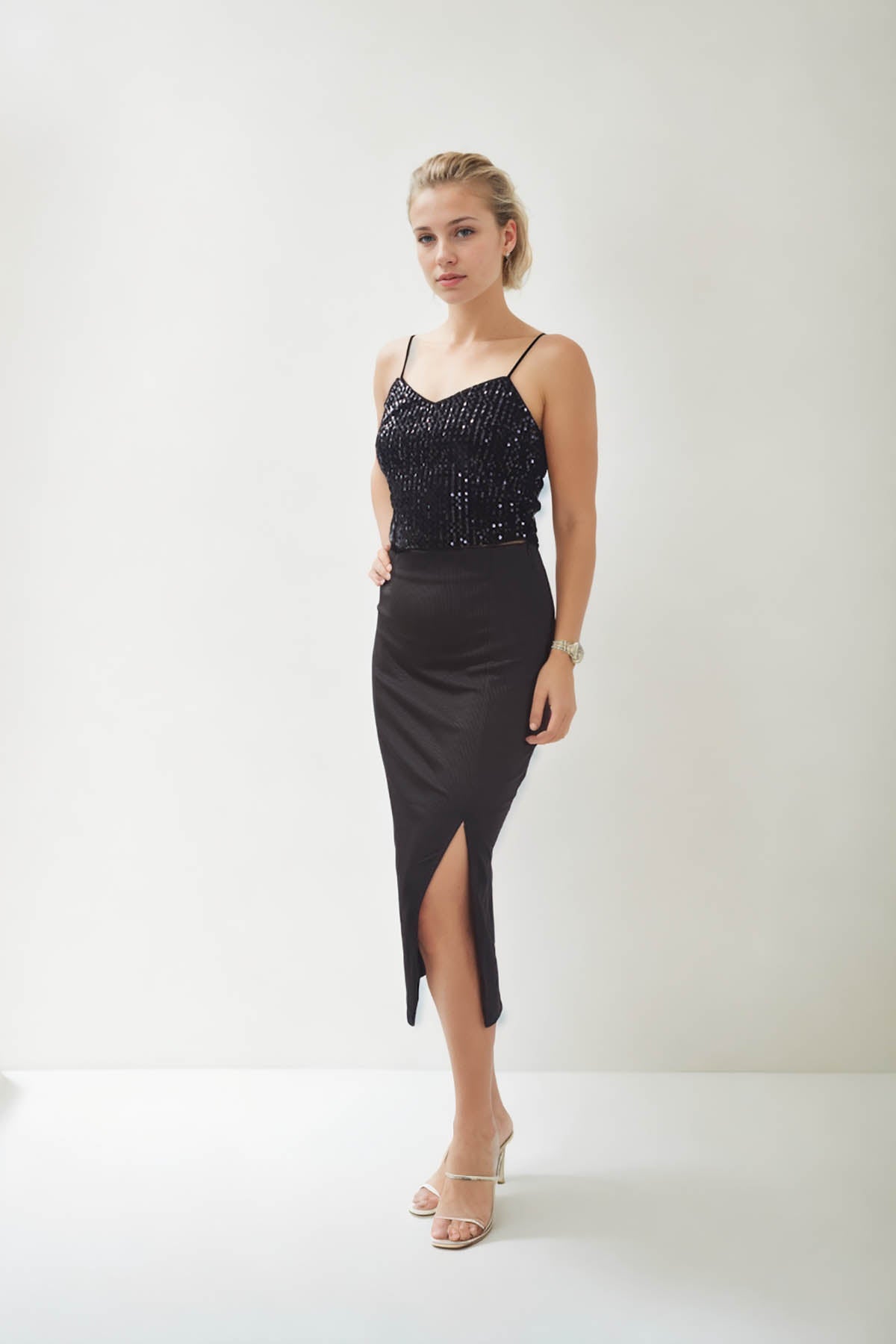 FRONT-SPLIT MIDI HEIGHT SKIRT
