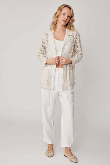FLORAL-PATTERNED TRANSPARENT JACKET WITH ANTERIOR BINDING