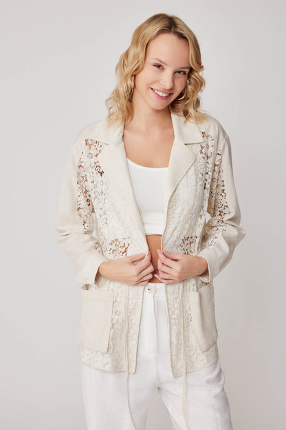FLORAL-PATTERNED TRANSPARENT JACKET WITH ANTERIOR BINDING