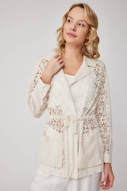 FLORAL-PATTERNED TRANSPARENT JACKET WITH ANTERIOR BINDING