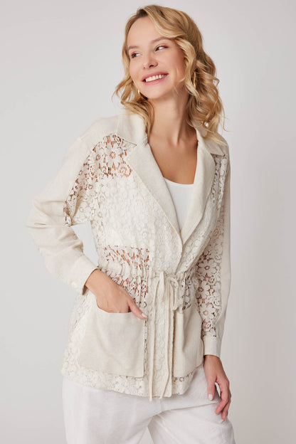 FLORAL-PATTERNED TRANSPARENT JACKET WITH ANTERIOR BINDING