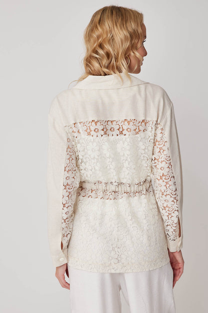 FLORAL-PATTERNED TRANSPARENT JACKET WITH ANTERIOR BINDING