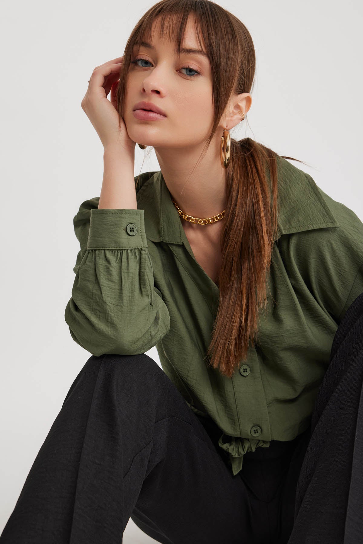 LOW SHOULDER LONG SLEEVE SHIRT WITH FRONT BINDING