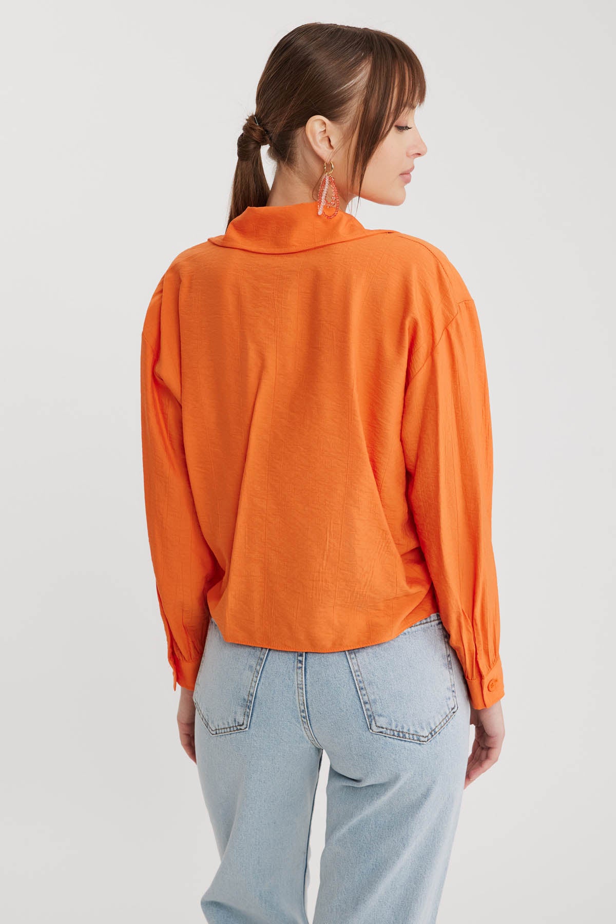 LOW SHOULDER LONG SLEEVE SHIRT WITH FRONT BINDING