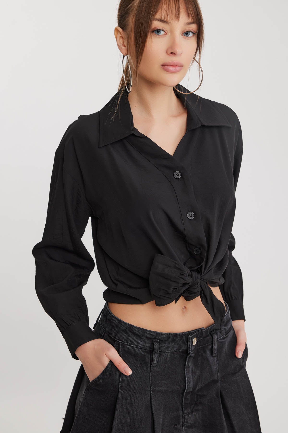 LOW SHOULDER LONG SLEEVE SHIRT WITH FRONT BINDING