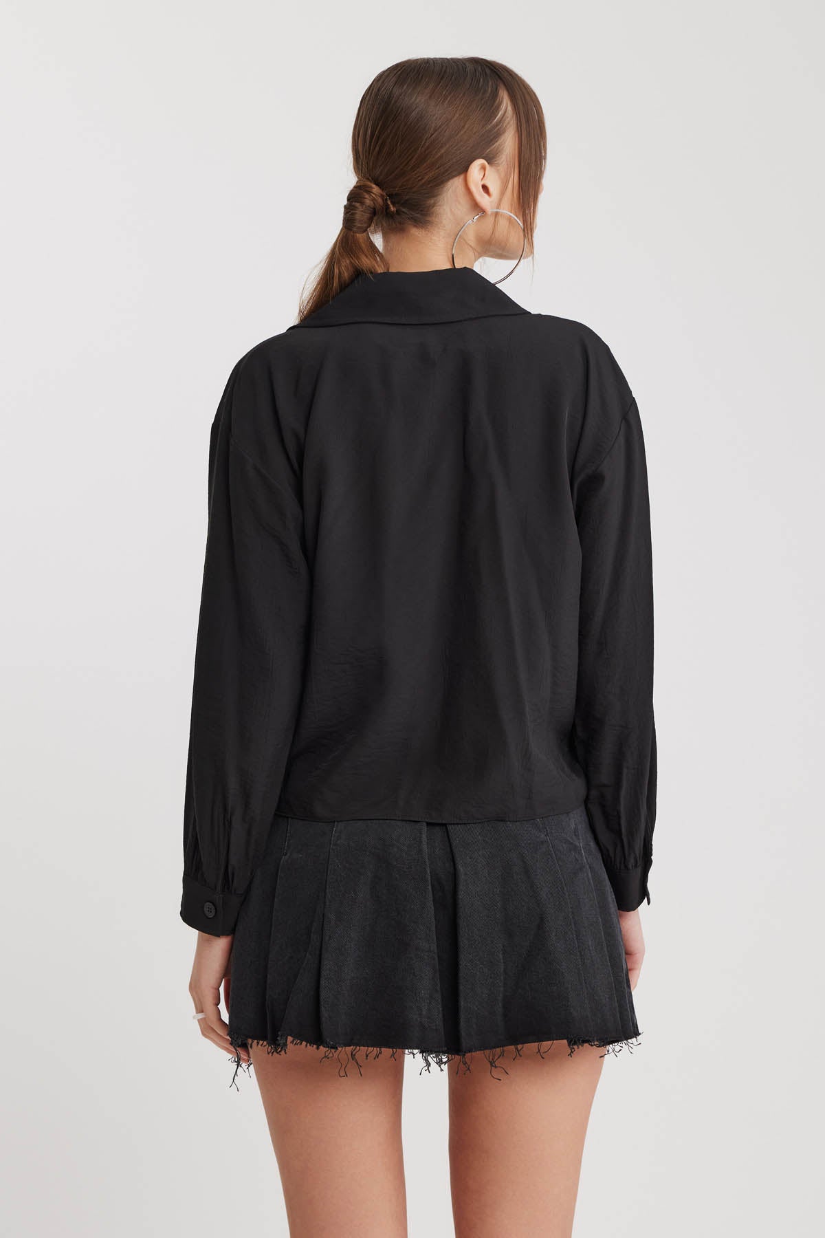 LOW SHOULDER LONG SLEEVE SHIRT WITH FRONT BINDING