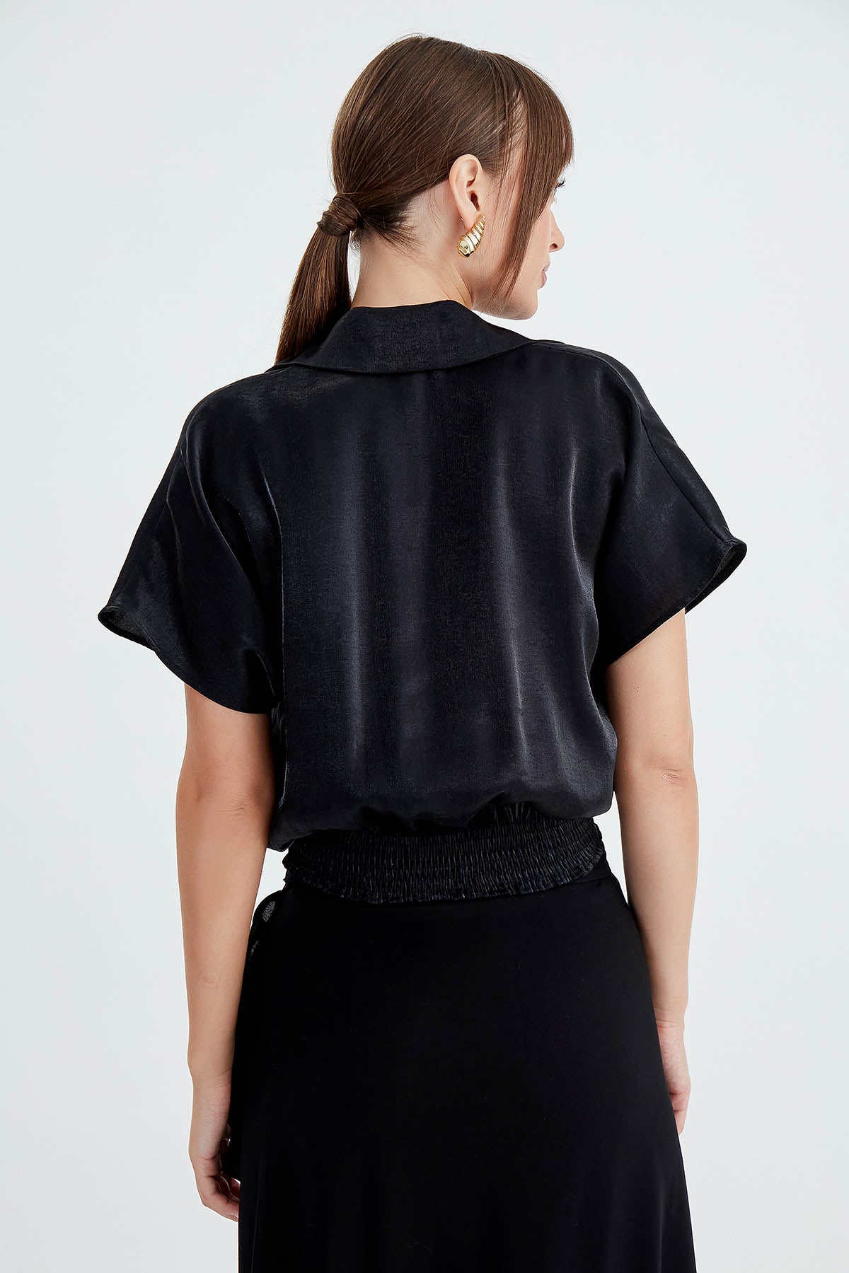 BRIGHT SATIN SHIRT WITH WAIST BOW