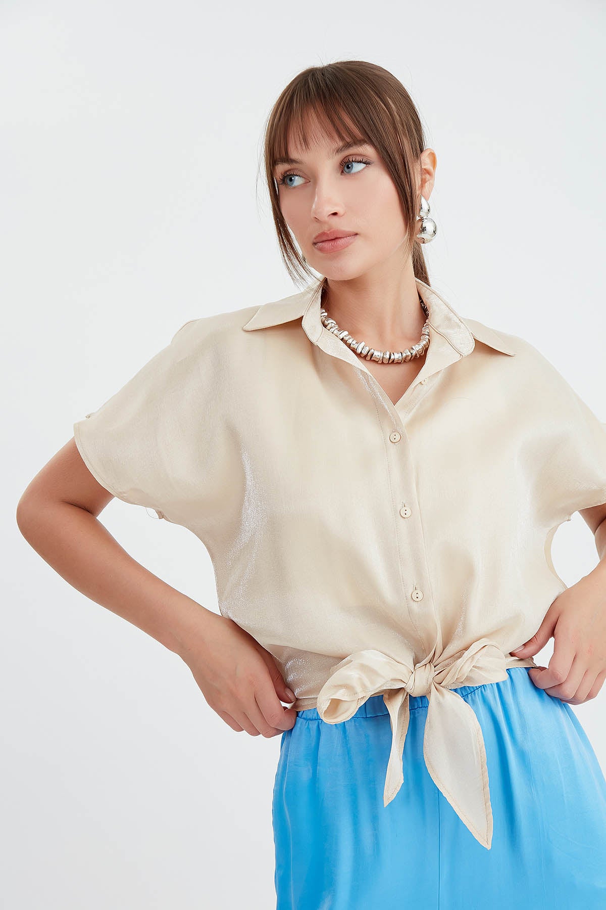 BRIGHT SATIN SHIRT WITH WAIST BOW