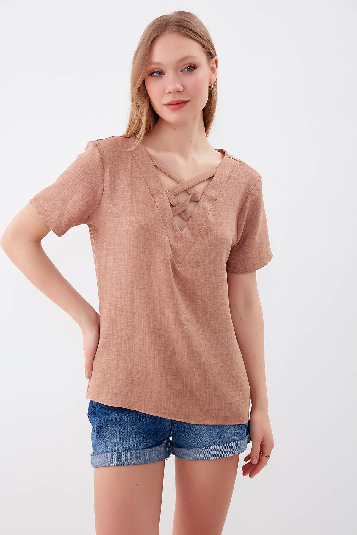 CROSSTAB V COLLAR BLOUSE