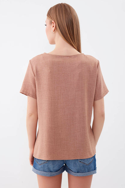 CROSSTAB V COLLAR BLOUSE