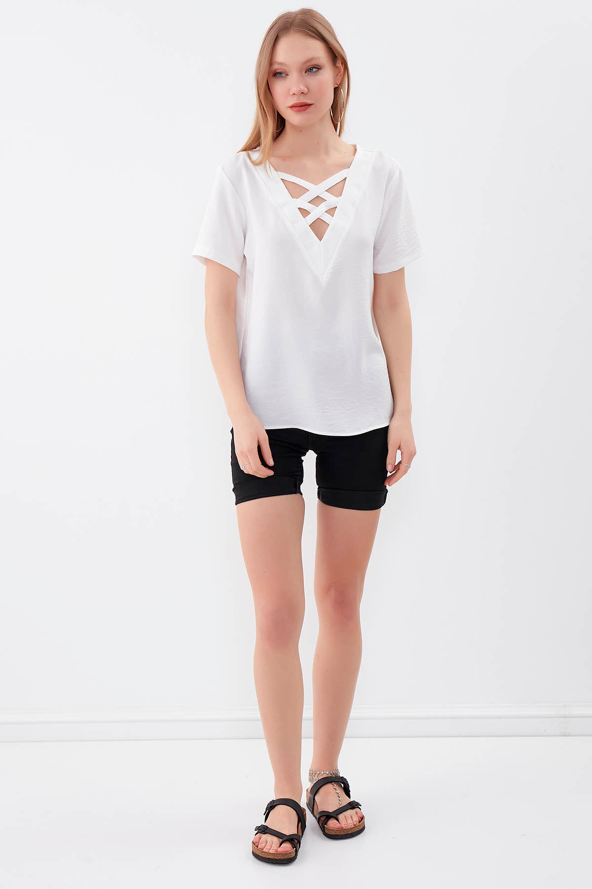 CROSSTAB V COLLAR BLOUSE