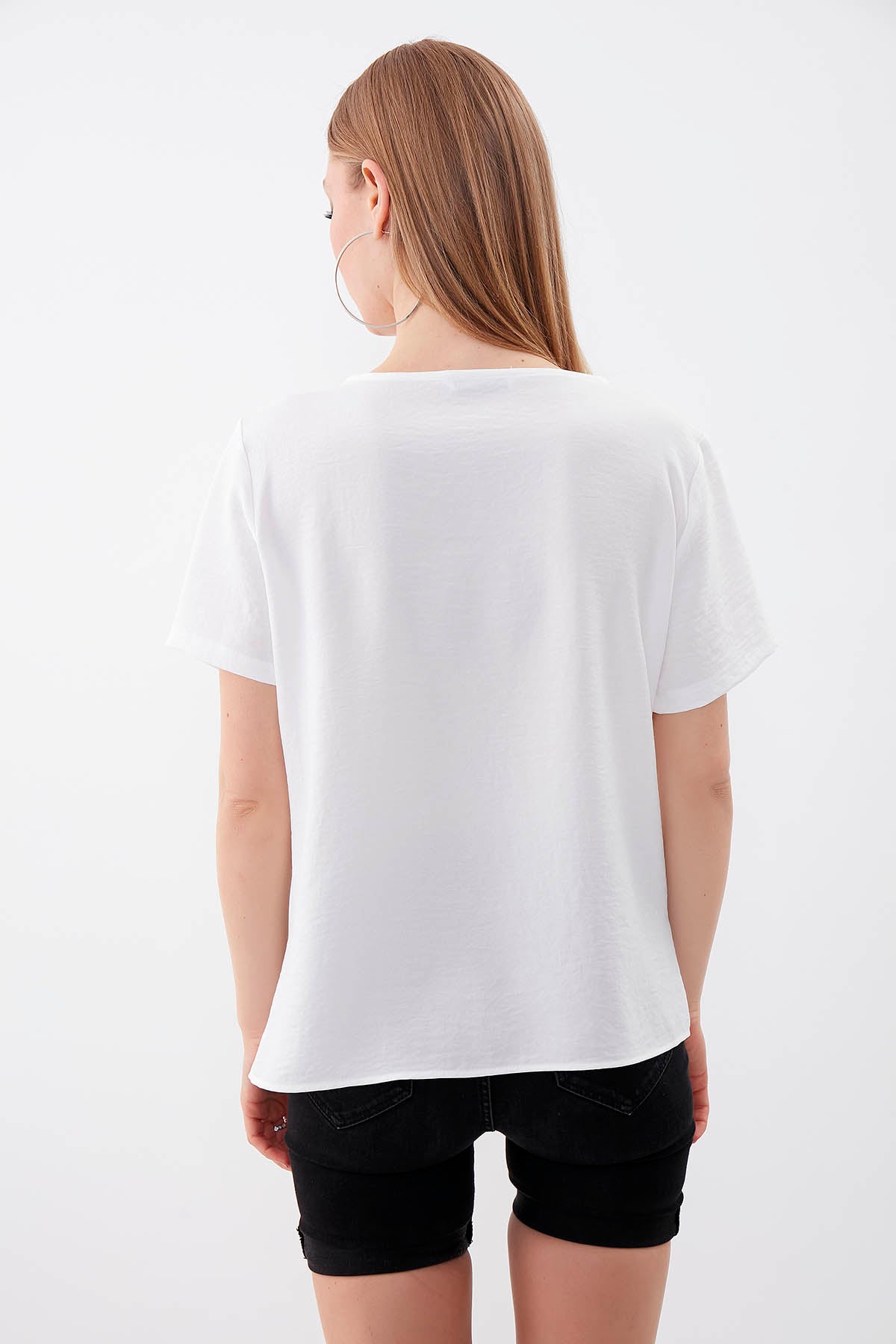 CROSSTAB V COLLAR BLOUSE