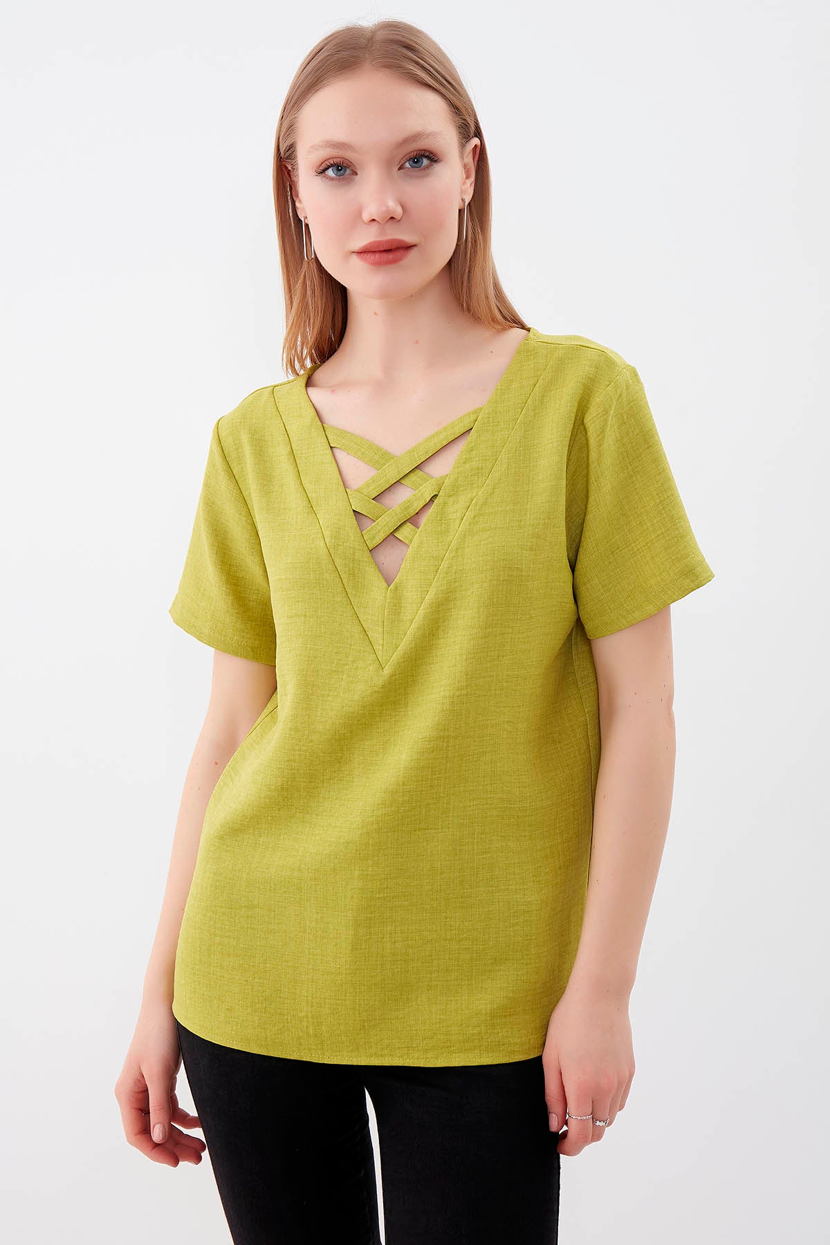 CROSSTAB V COLLAR BLOUSE