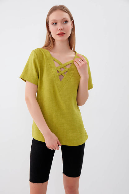 CROSSTAB V COLLAR BLOUSE