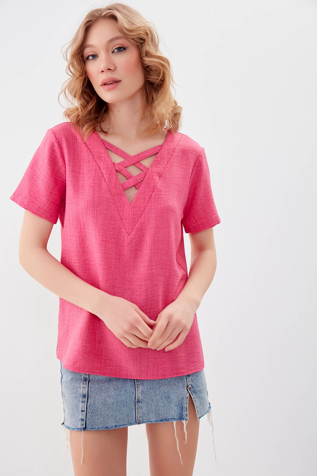 CROSSTAB V COLLAR BLOUSE