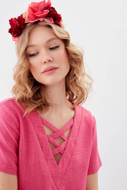 CROSSTAB V COLLAR BLOUSE