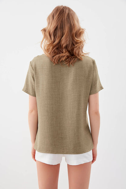 CROSSTAB V COLLAR BLOUSE