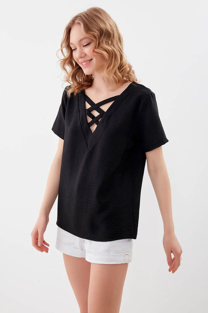 CROSSTAB V COLLAR BLOUSE