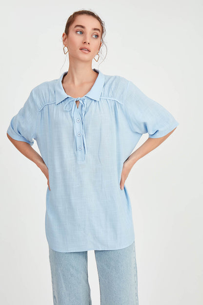 BLOUSE WITH NECK BUTTON BINDING