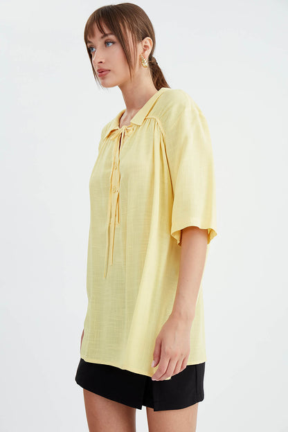 BLOUSE WITH NECK BUTTON BINDING