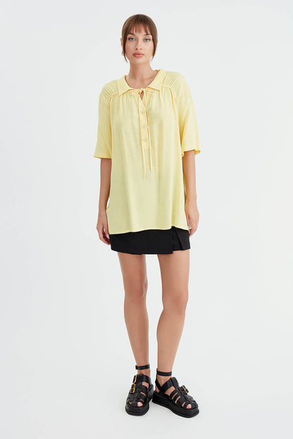 BLOUSE WITH NECK BUTTON BINDING