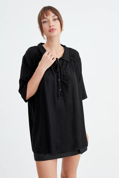 BLOUSE WITH NECK BUTTON BINDING