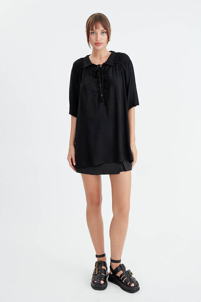 BLOUSE WITH NECK BUTTON BINDING