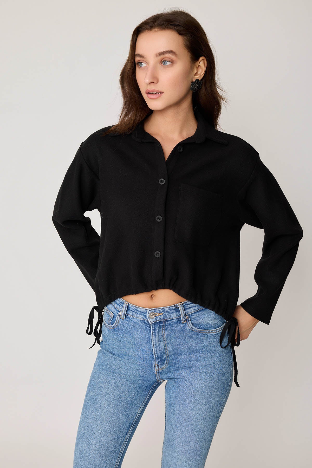 FRONT BUTTON LACED SINGLE POCKET KNITTED BLOUSE