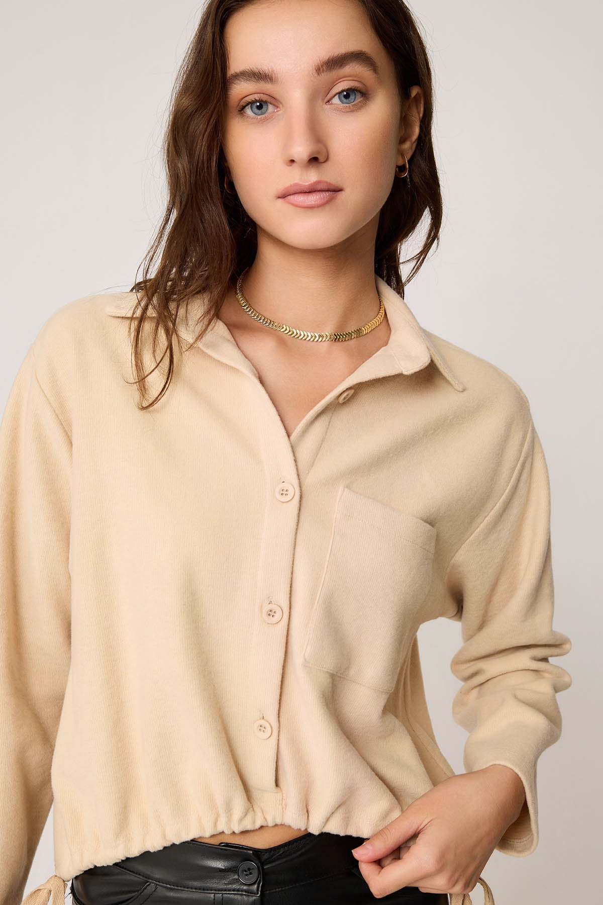 FRONT BUTTON LACED SINGLE POCKET KNITTED BLOUSE