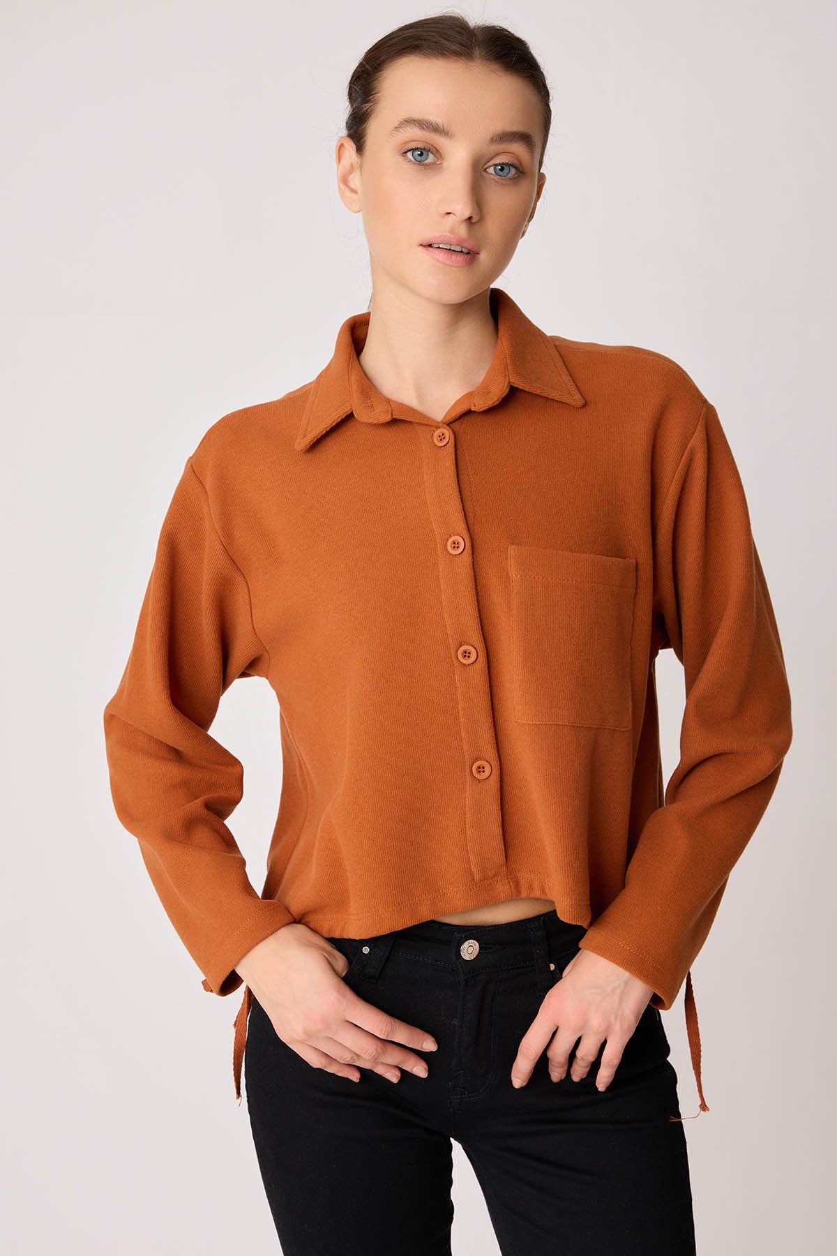 FRONT BUTTON LACED SINGLE POCKET KNITTED BLOUSE