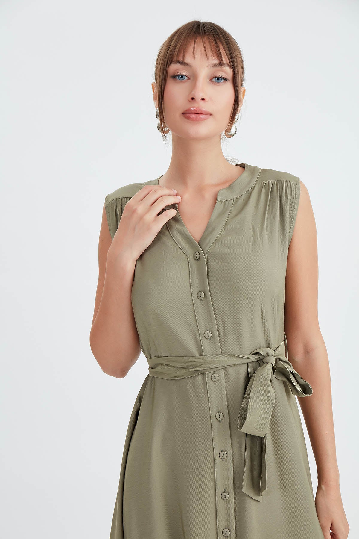 SLEEVELESS DRESS WITH FRONT BUTTON BELT